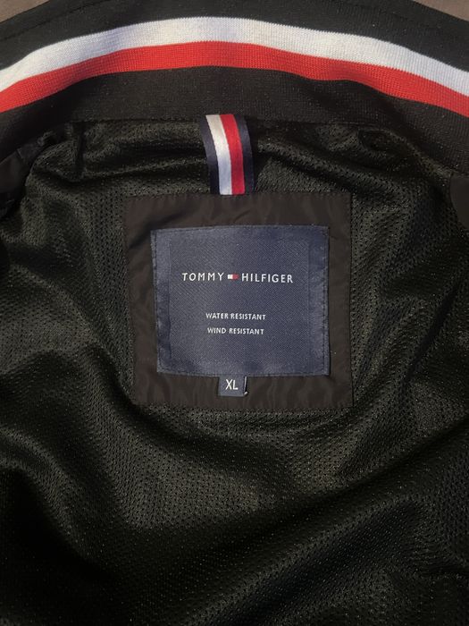 Продам ветровку Tommy hilfiger