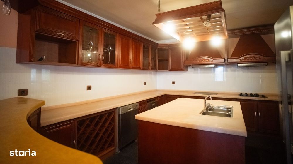 Vila de Lux,35 arii,Valea Ghinzii