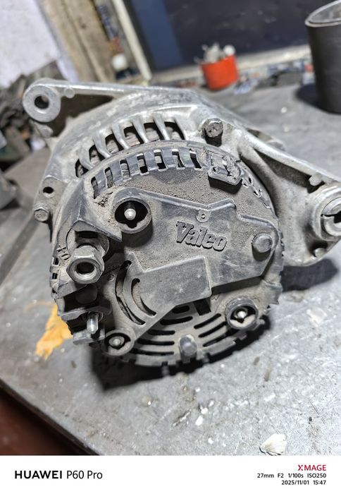 Продам генератор audi 100