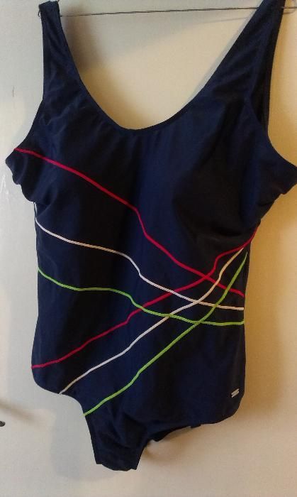 Нови големи размери цял бански