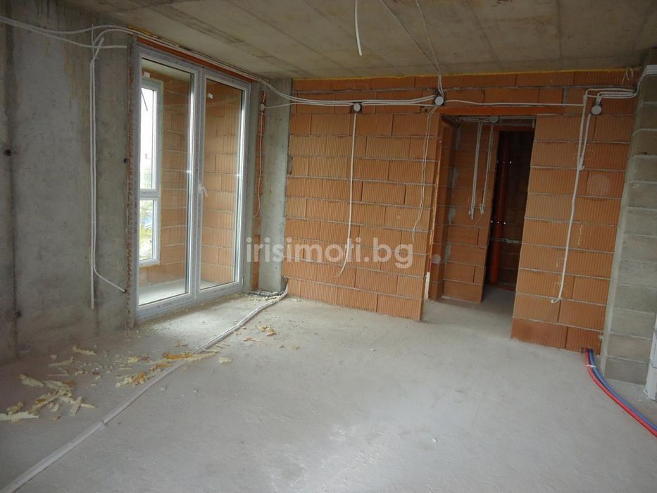 Продава се Тристаен апартамент в София, Люлин 8 - 103 кв.м за 1100 €/кв.м - Снимка #2