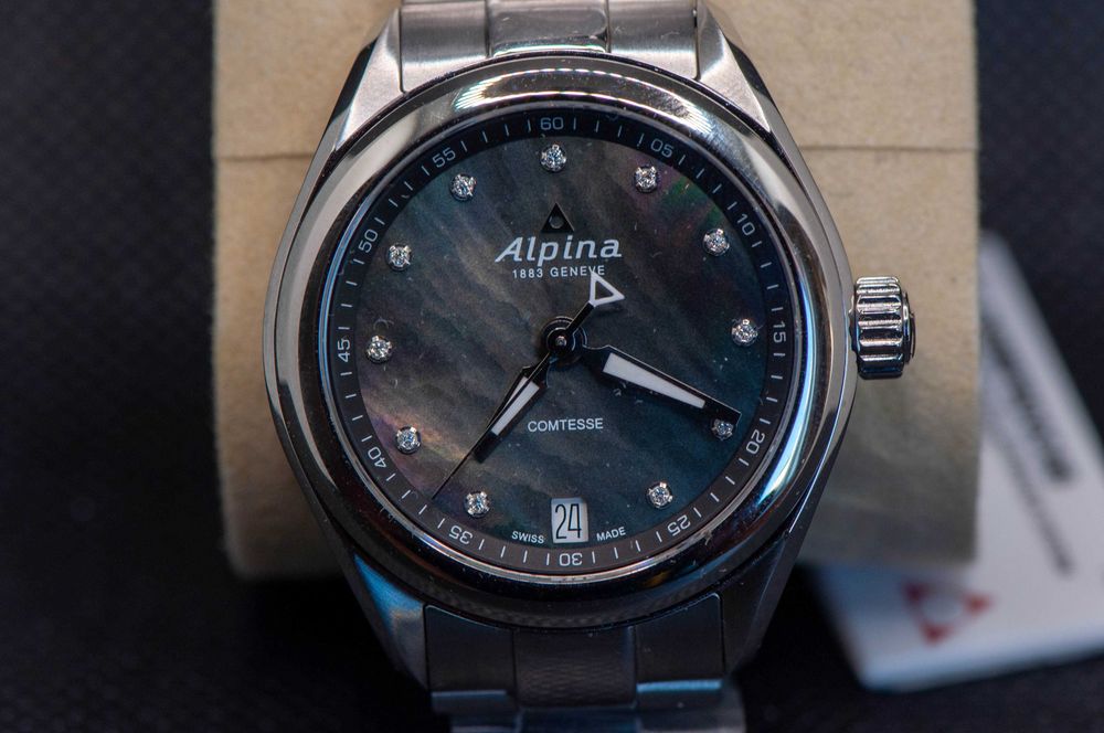 Швейцарски дамски часовник с диаманти - Alpina Comtesse