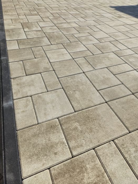 Pavaj pavele , rosu- gri antracit  1 Decembrie ilfov