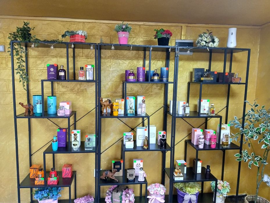Рафтове  за козметични продукти .