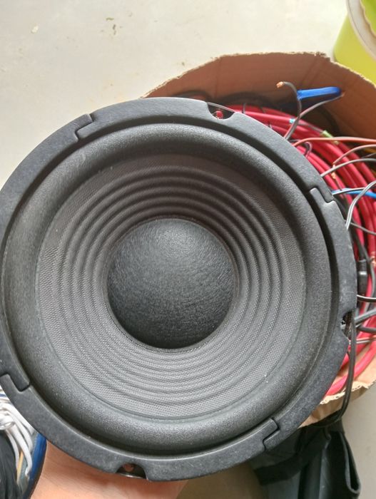 Vând difuzoare hi-fi