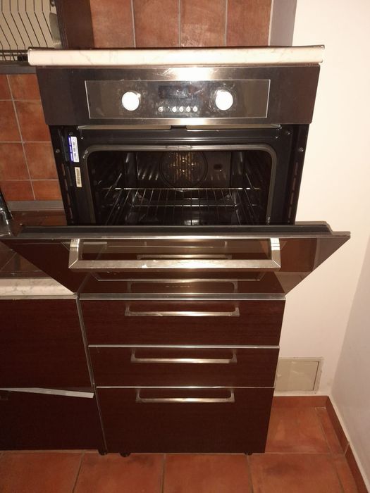 bucătărie complet utilată cu mașină de spălat vase