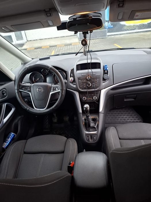 Vând opel zafira tourer 7 locuri