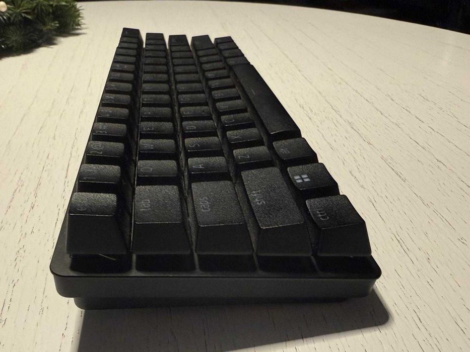 Vând tastatură de gaming mecanică Razer Huntsman Mini negru