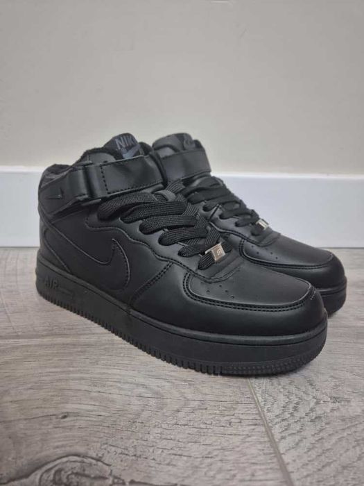 Тёплые кроссовки 38-40