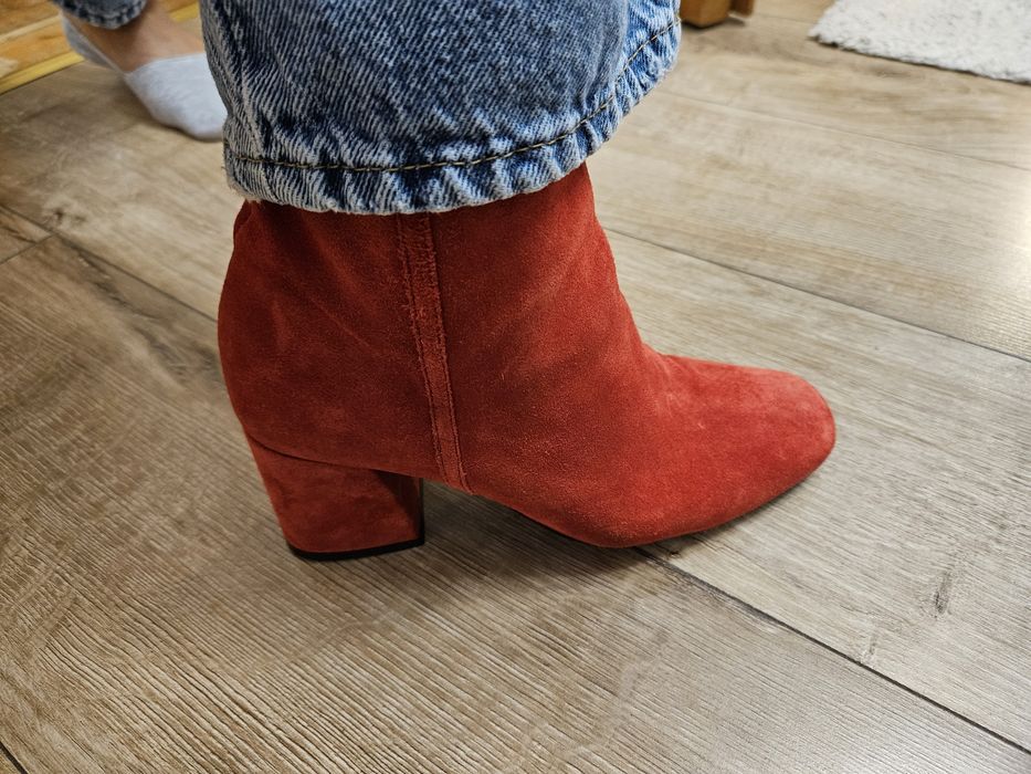 Vând botine piele întoarsă 38, Next