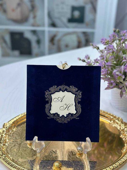 Taklifnoma — oltin foil bezakli, arzon narxda