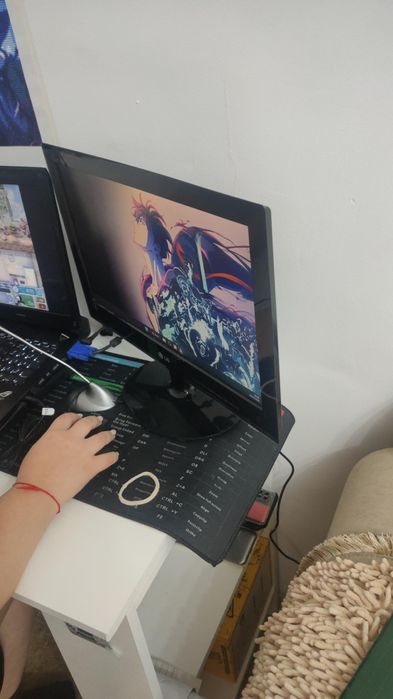 Монитор LG, состояние идеальное