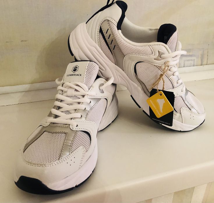 Кроссовки (Канада)