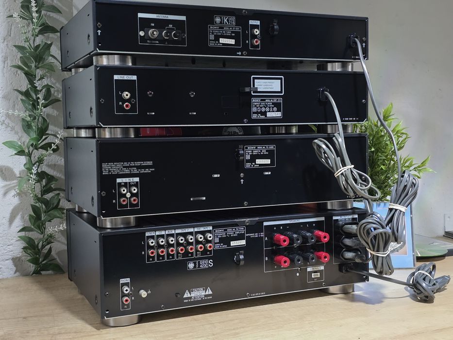 Linie audio SONY, amplificator ,deck 3 head, tuner, cd player ,hifi