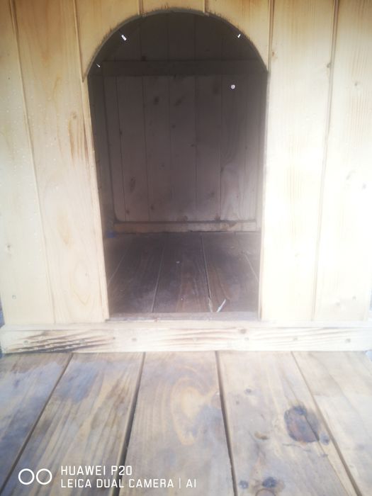 Дървена къщичка за куче