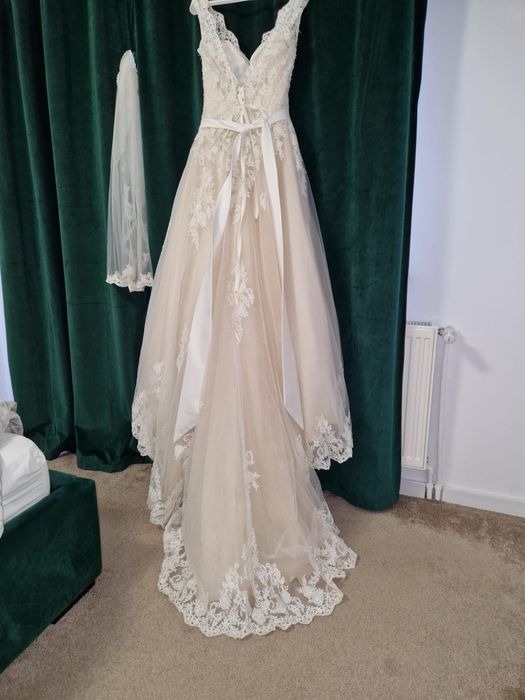 Inchiriez sau Vand Rochie mireasa Anastasia