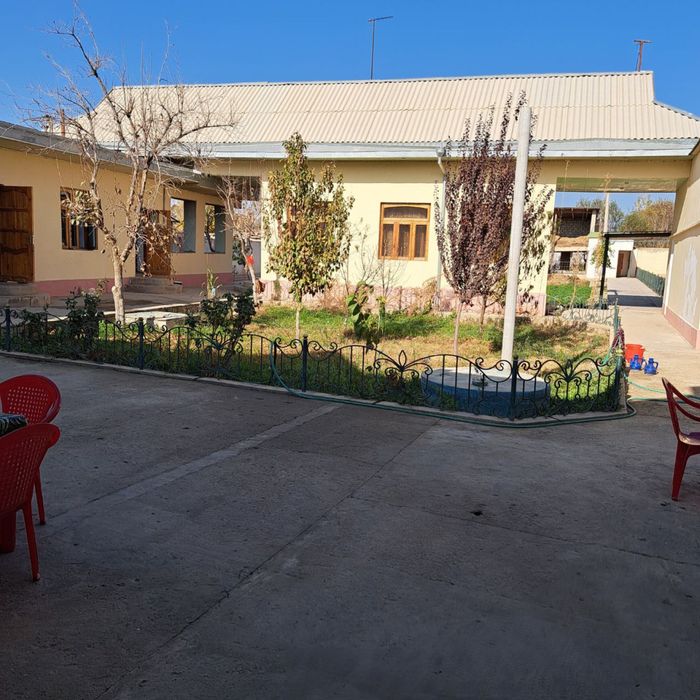 Hovli srochni sotiladi