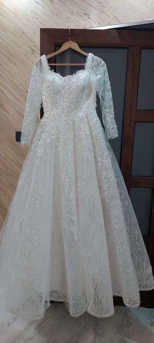 Булченска рокля в комплект с воал и обрач