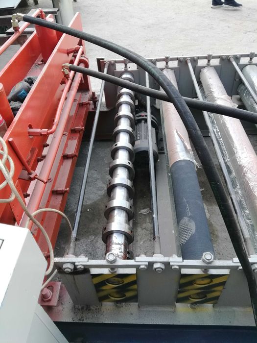 гильотина автоматически с чпу.  толщина резки до 1.5мм.