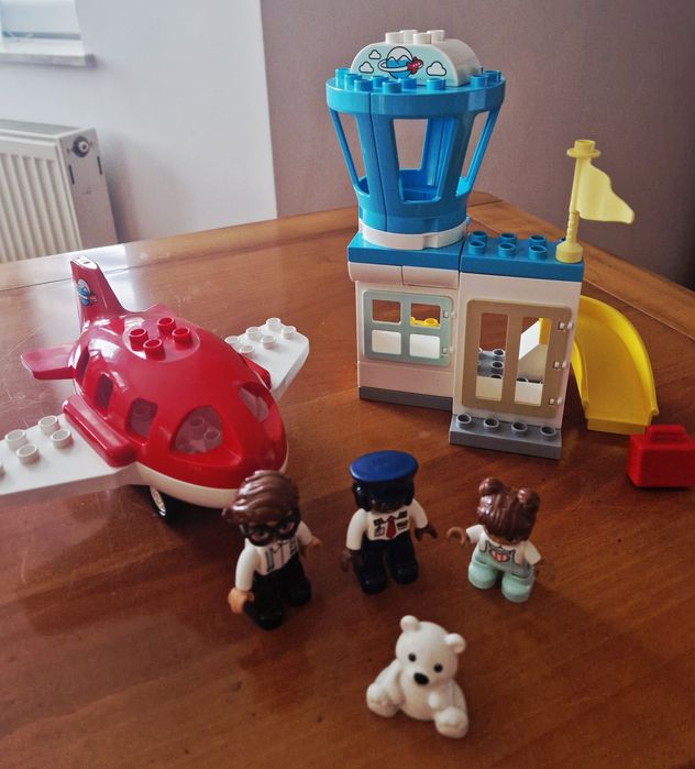 Lego Duplo Town - Avion si aeroport