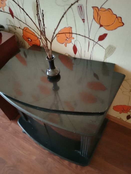 Продам тумбочку для телевизора и аппаратуры