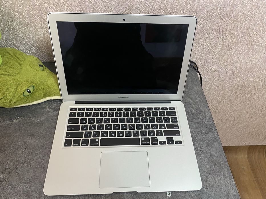 Макбук air 2017год