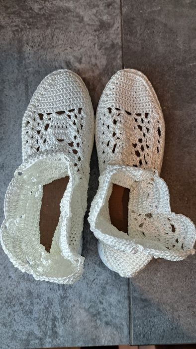 Бели плетени боти