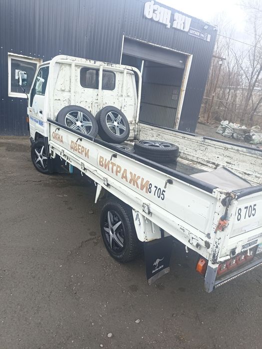 Продам  мини грузовик Toyota Hiace