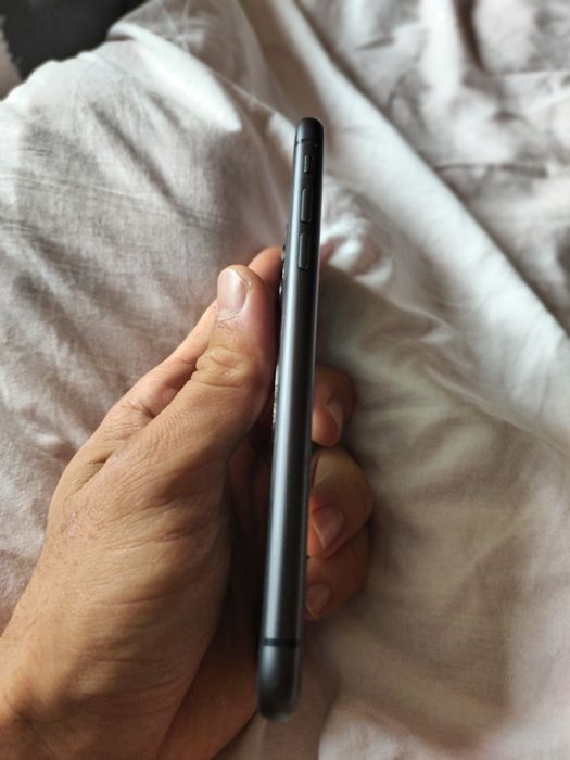Iphone 11 128gb в добро състояние