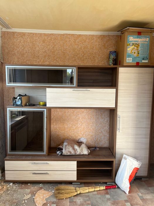 Продам сервант в хорошим состояние