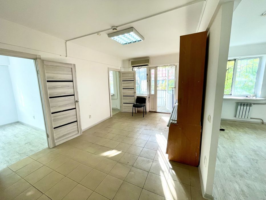 Продам 3-4комнатную квартиру,1этаж,свой отдельный вход, Зелёный Рынок