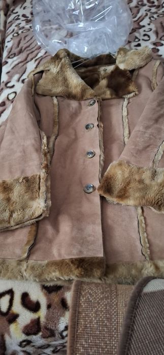 vând haine din blana și piele