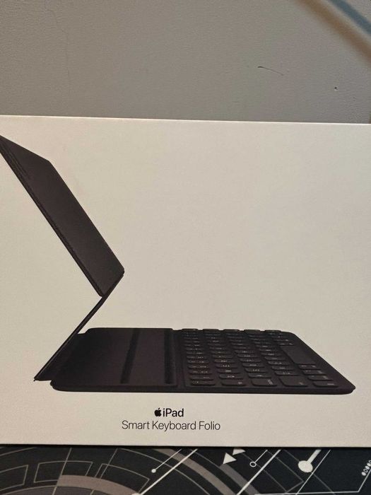 iPad Magic Keyboard Folio * Krom Amanet Margeanului *