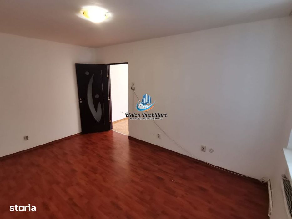 Apartament 2 camere decomandat / parter / Scoala 10 / Precista