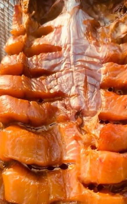 Продается копченая рыба.