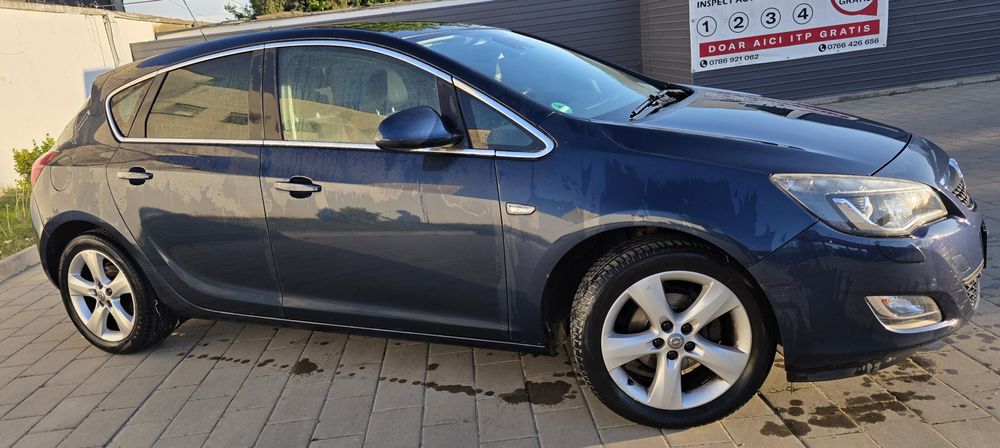 Opel Astra J 2011