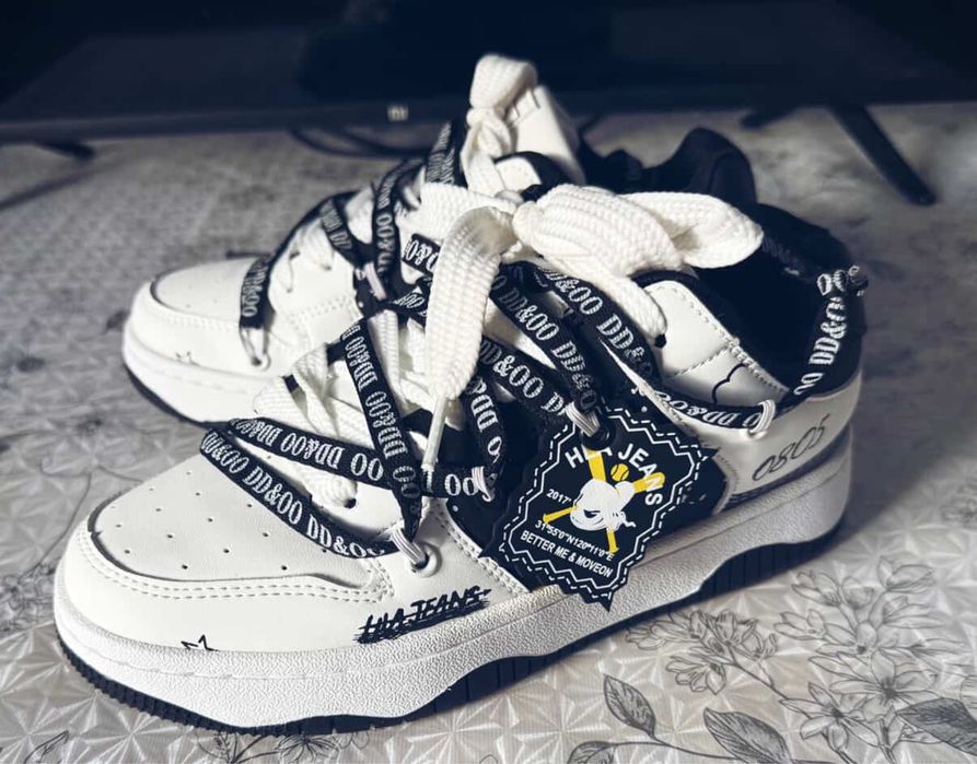 Продам кроссовки