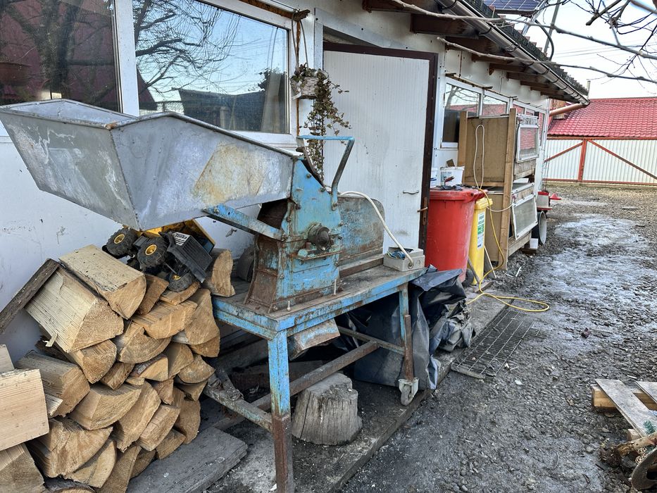 Moara cu ciocanele de vinzare