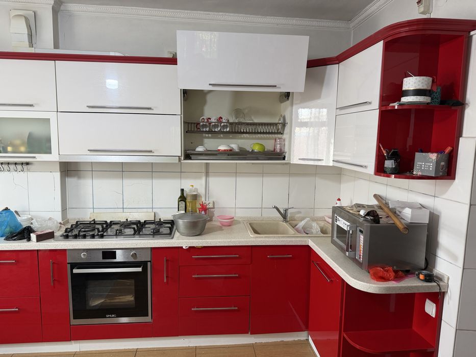 Продам кухню со столещницей из мрамора