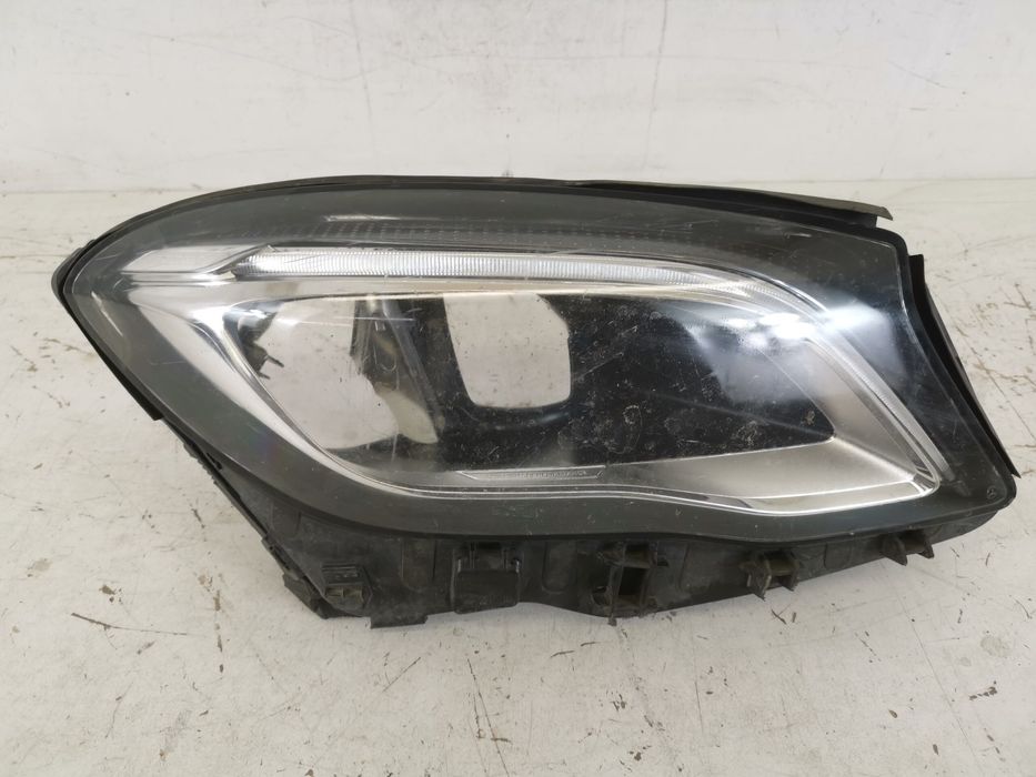 Десен фар стъкло Мерцедес-Бенц ГЛА-Клас / Mercedes-Benz GLA-Class X156