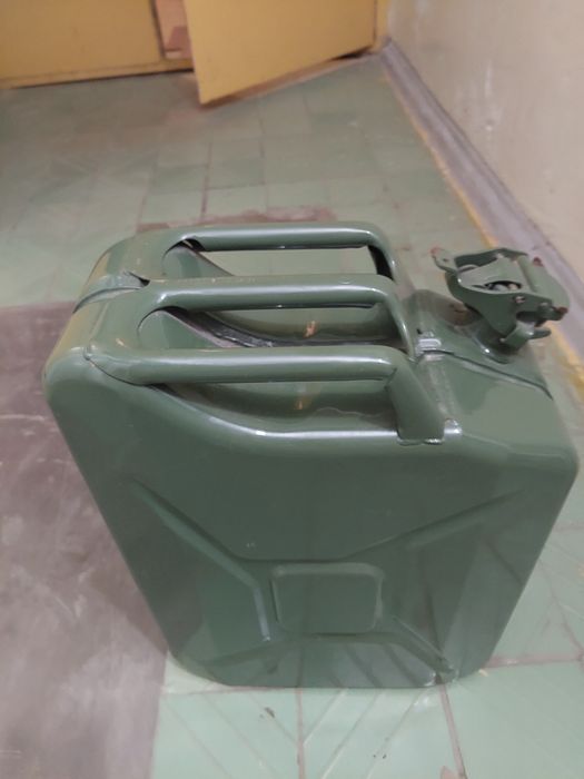 Ёмкость для топлива.