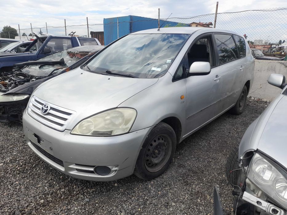 На части! Toyota Avensis Verso 2.0 D4D