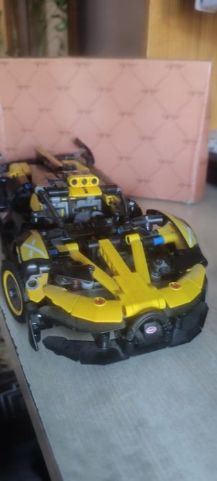 Лего техник машинка Бугатти из Германии