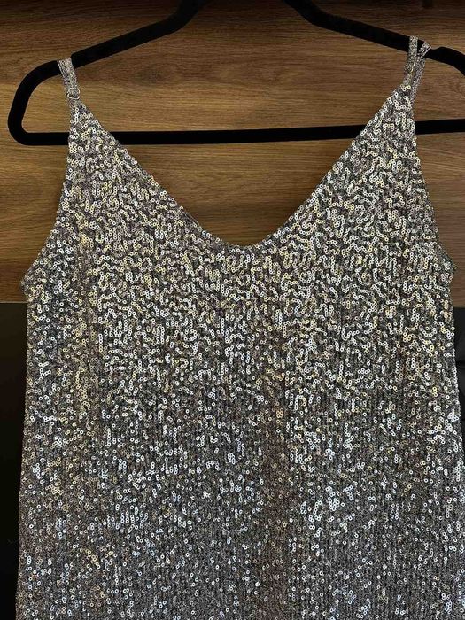 Сребърна рокля с пайети