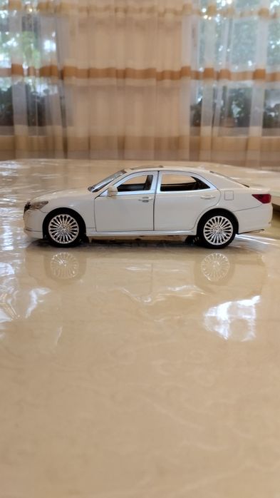 Продам Toyota Crown игрушку