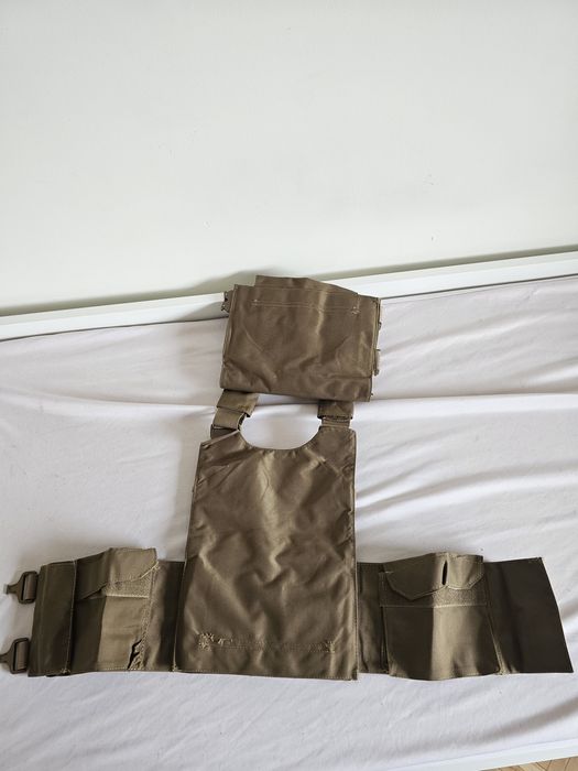 Vestă Tactică Tip Plate Carrier – Coyote Brown – Stare Excelentă