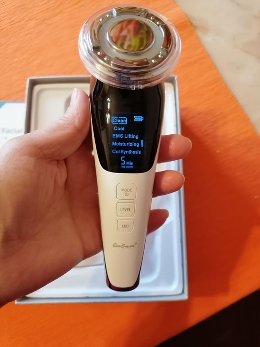 Aparat Pentru Tratament Facial Si Intinerirea Pielii 5 in 1 EvoSmart™