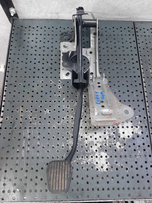 pedala ambreiaj  ford kuga 1  2.0 tdci  3m51-2467-ar