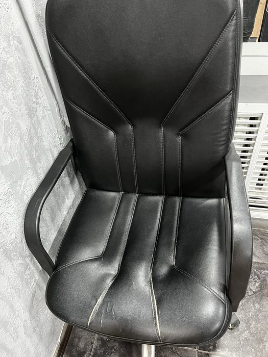 Офисный стул кожа