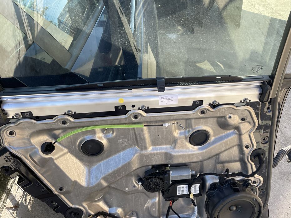 Perdeluta geam spate Audi A8 d3 stanga / dreapta manuala